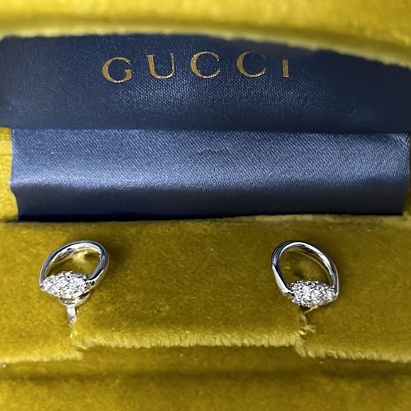 GUCCI HORSEBIT 18K WHITE GOLD DIAMOND STUD EARRINGS - Picture 3 of 8